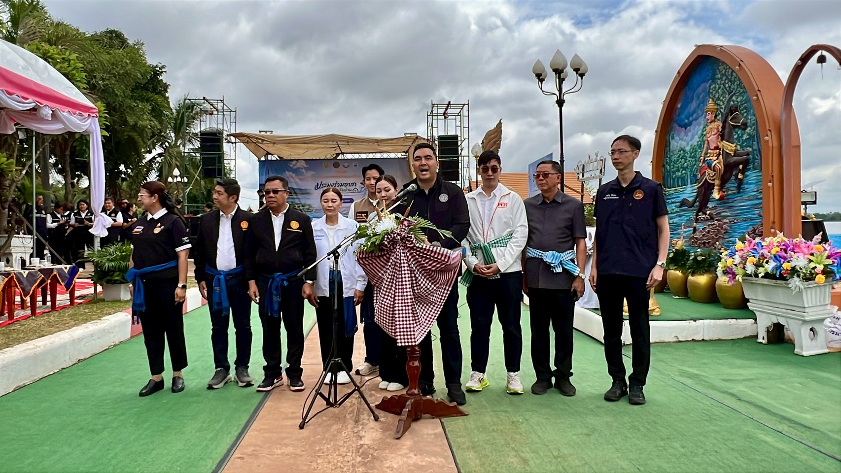 title - รองเลขาธิการ ส.ป.ก.ร่วมงาน ‘ประมงร่วมอาสาพาปลากลับบ้าน’ ประจำปี 2569 พร้อมลงพื้นที่กลุ่มปลูกหม่อนเลี้ยงไหมอุตสาหกรรม บ้านด่านตึง จ.สกลนคร
